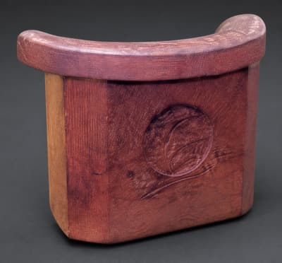 Fibre bearing block with moulded mark